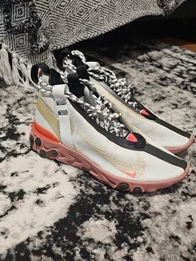 Nike React Runner Mid WR ISPA in the Summit White Wmns 6